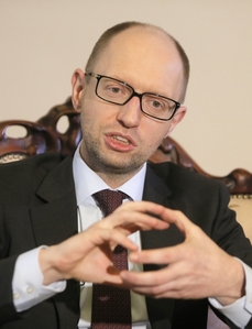 Premiér Jaceňuk varuje, že Ukrajina je na pokraji bankrotu.