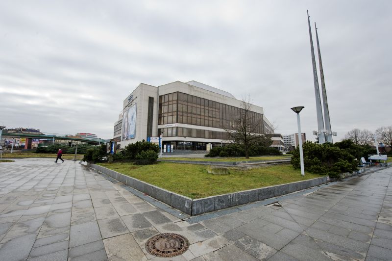 Kongresové centrum v Praze je často diskutovanou budovou. Kongresové centrum v Praze je často diskutovanou budovou.