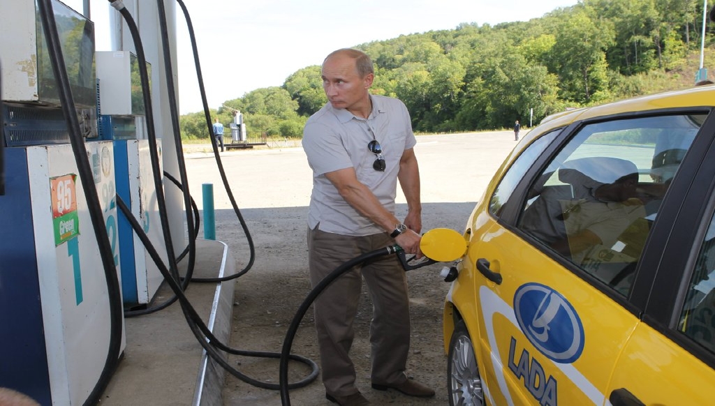 Vladimir Putin oddaně propaguje ruské hospodářství. Ale bez západních peněz to bude skřípat.