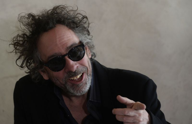 Režisér Tim Burton zahájil v Praze výstavu svých kreseb