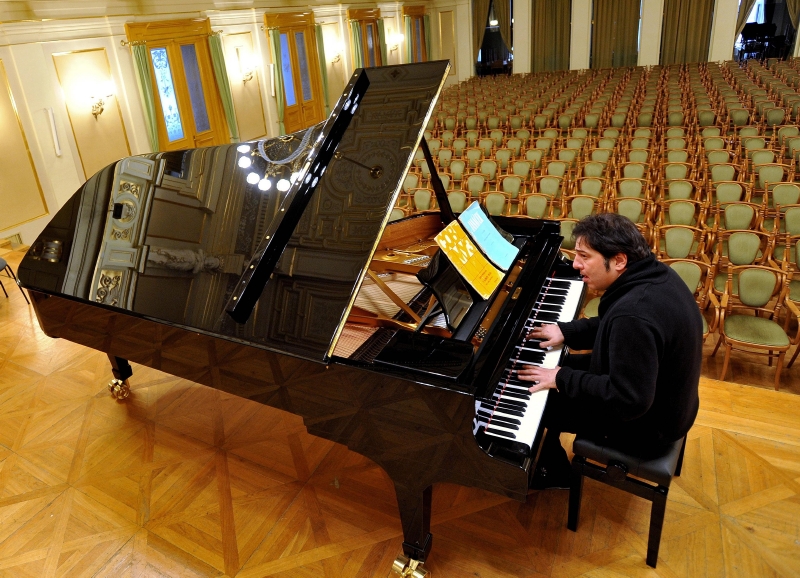 Filharmonie Brno získala nový koncertní klavír. Nástroj slavné značky Steinway za 3,9 milionu korun. 