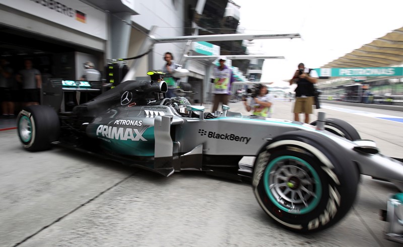 Německý pilot Nico Rosberg potvrdil v pátečních trénincích na Velkou cenu Malajsie formule 1, že je Mercedes v úvodu sezony skvěle připraven. 