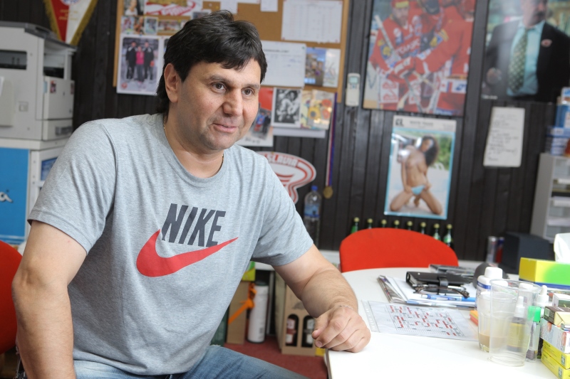 Devět nováčků zařadil staronový trenér českých hokejistů Vladimír Růžička do kádru pro začátek přípravy na mistrovství světa a dvojutkání s Dánskem v Euro Hockey Challenge. Devět nováčků zařadil staronový trenér českých hokejistů Vladimír Růžička do kádru pro začátek přípravy na mistrovství světa a dvojutkání s Dánskem v Euro Hockey Challenge.