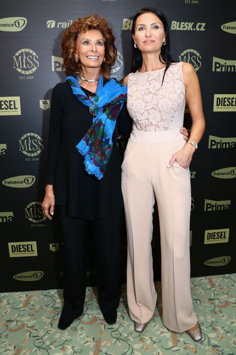 Sophia Lorenová a Michaela Maláčová při dnešní tiskové konferenci k České Miss 2014