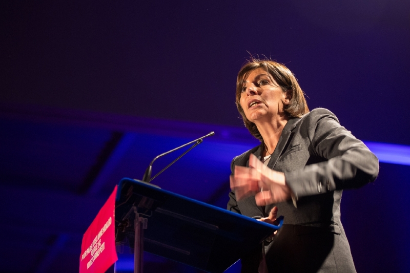 Boj o pařížskou radnice nejspíše vyhraje kandidátka socialistů Anne Hidalgová.