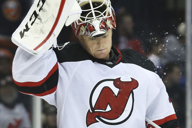 Gólman Cory Schneider.