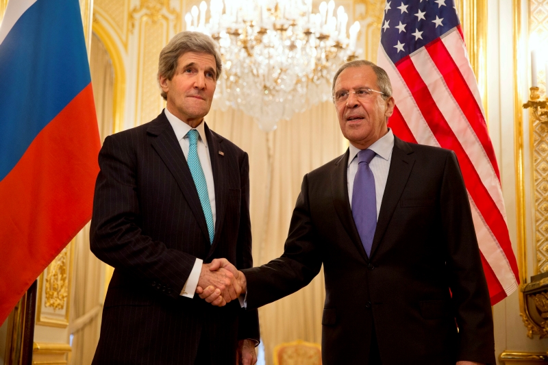 Šéfdiplomat USA John Kerry (vlevo) a jeho ruský protějšek Sergej Lavrov.