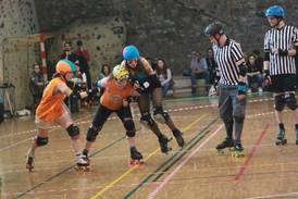 Ze zápasu Prague City Roller Derby a Vienna Rollergirls (Foto: Petr Flíček)