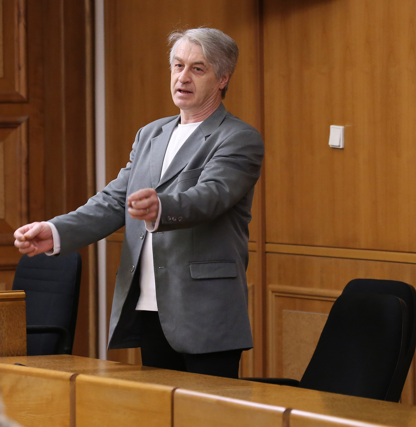 Rychtář byl u soudu hodně rozčílený!