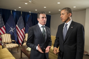 Šéf NATO Rasmussen (vlevo) a prezident USA Obama v Bruselu 27. března 2014. Šéf NATO Rasmussen (vlevo) a prezident USA Obama v Bruselu 27. března 2014.