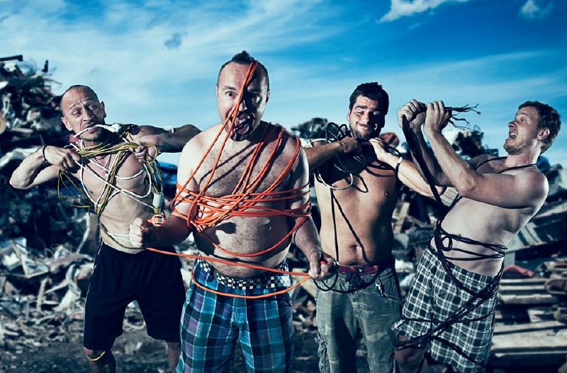 21. června v areálu okořského hradu zahrají mimo jiné festivaloví harcovníci Wohnout. 21. června v areálu okořského hradu zahrají mimo jiné festivaloví harcovníci Wohnout.