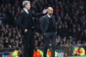 Kritizovaný a velebený. Manažer United David Moyes (vlevo) a jeho čtvrtfinálový sok Pep Guardiola z Bayernu Mnichov.