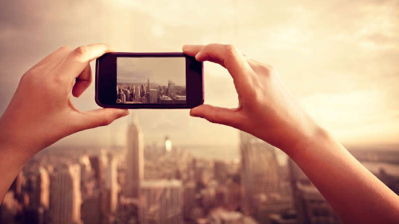 Fotografie na Instagramu jsou ve většině případů pořízeny z mobilních telefonů. 