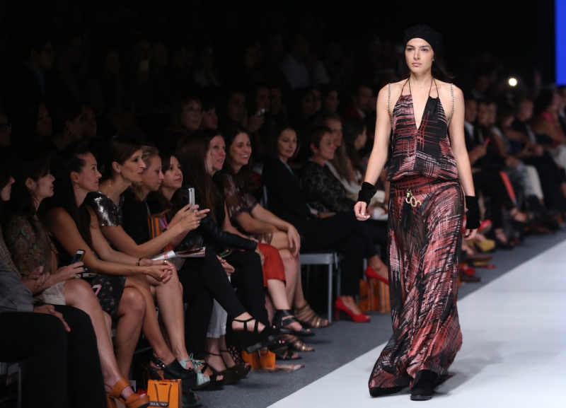 Model návrhářky Stiky Semschové na Fashion Weeku v Limě. (Foto: ČTK/AP Photo/ Martin Mejia)