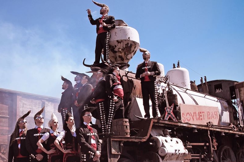 V poslední době se Leningrad Cowboys zakoukali do parních mašin...