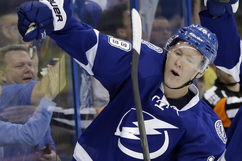 Hokejista Ondřej Palát si připsal ve čtvrtečním utkání NHL jubilejní dvacátý gól v sezoně, ale byl jediným střelcem Tampy Bay, která doma podlehla Calgary 1:4. 