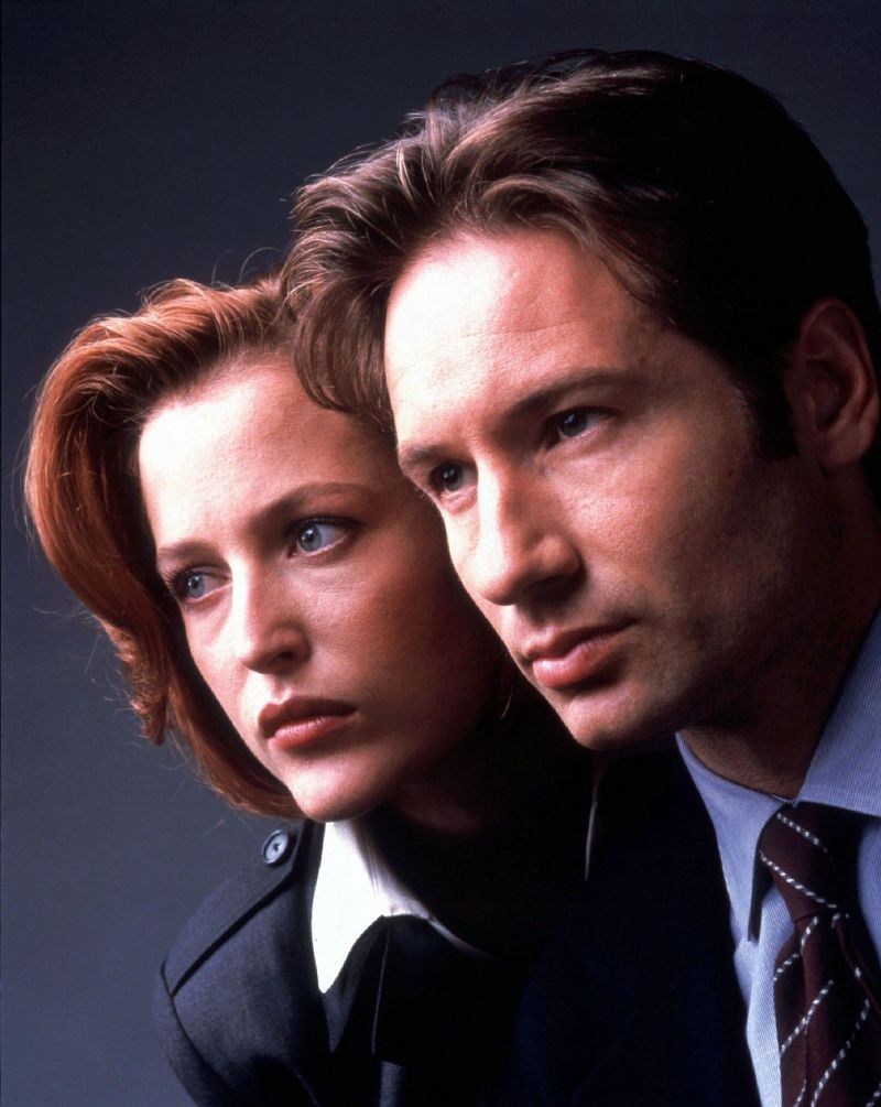 Gillian Andersonová a David Duchovný alias Mulder a Scullyová ze seriálu Akta X