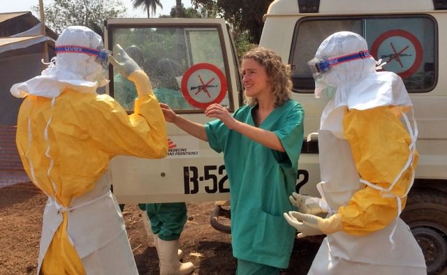 Epidemie se začala šířit z Guineje, kde pomáhají také Lékaři bez hranic.