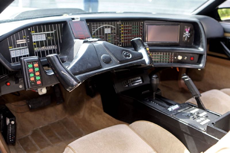 Auto K.I.T.T., kterým jezdil v seriálu Knight Rider, má originální volant i přístrojovou desku