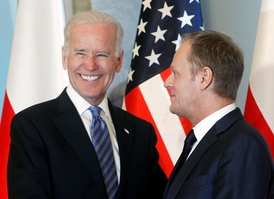 Vicepremiér Spojených států amerických Joe Biden (vlevo) a polský premiér Donald Tusk.