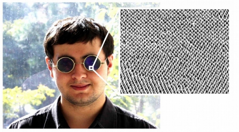Student George Auwaijan ve speciálních brýlích z nového materiálu.