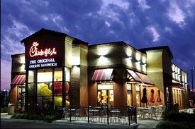 Řetězec Chick-fil-A zavírá o nedělích a zastává konzervativní křesťanské hodnoty.