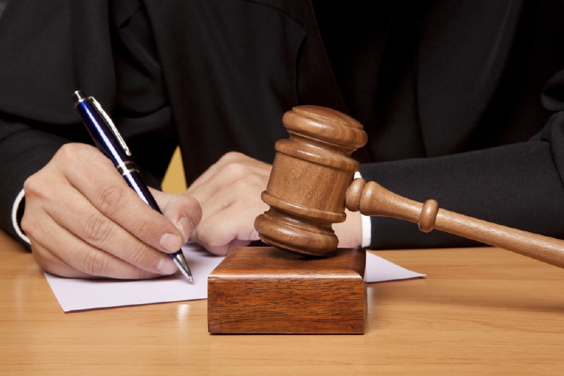 Obvinění v souvislosti se zakázkou údajně způsobili společnosti škodu 82 milionů korun. Obvinění v souvislosti se zakázkou údajně způsobili společnosti škodu 82 milionů korun.