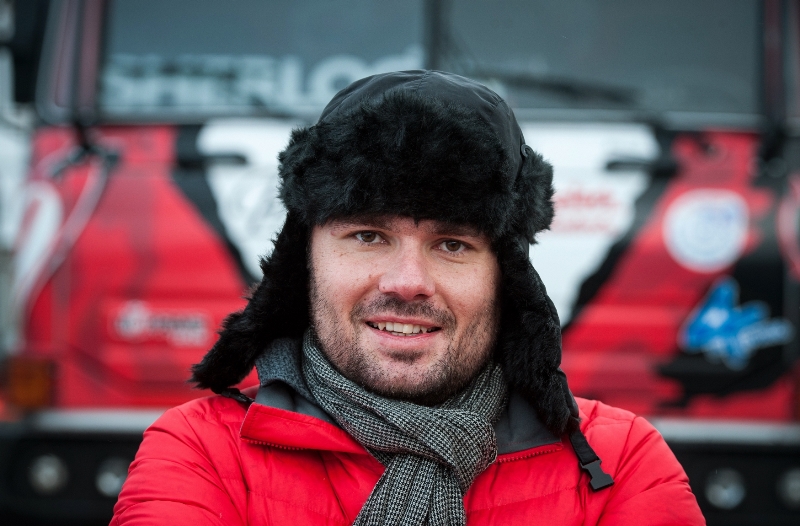 Nejúspěšnější čeští piloti kamionů na Rallye Dakar Aleš Loprais (na snímku), Martin Kolomý a Jaroslav Valtr budou úzce spolupracovat. Nejúspěšnější čeští piloti kamionů na Rallye Dakar Aleš Loprais (na snímku), Martin Kolomý a Jaroslav Valtr budou úzce spolupracovat.