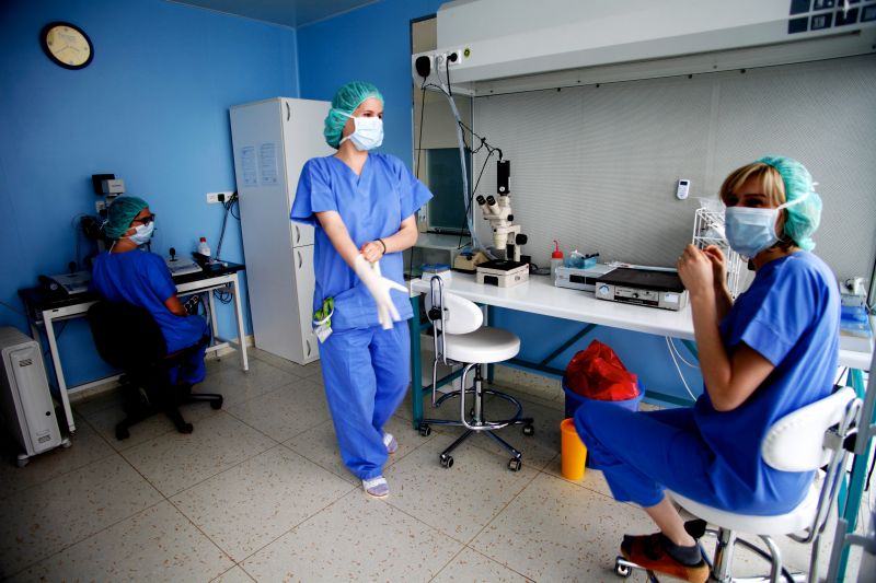 Laboratoř Iscare, kde dochází k ošetřené vajíček a spermií, které se monitorují, zamrazí a později v některých případech použijí.