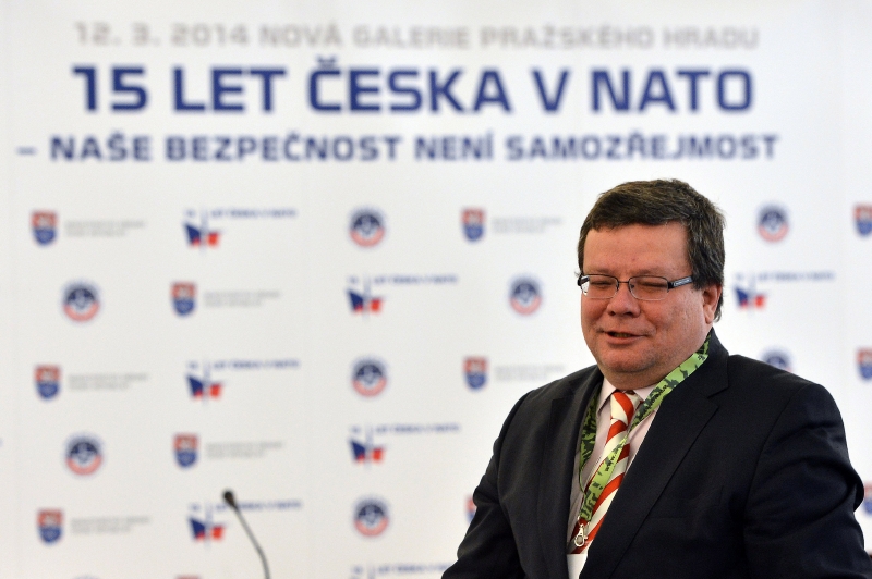 Zakázku v tehdejší vládě měl na starosti vicepremiér Alexandr Vondra.
