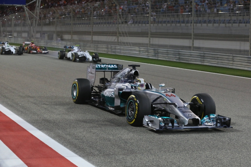 Lewis Hamilton ve svém monopostu.