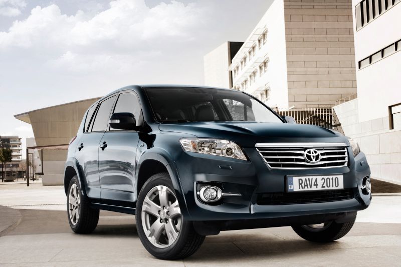 Mezi svolávané vozy patří i Toyota RAV4 z roku 2010.