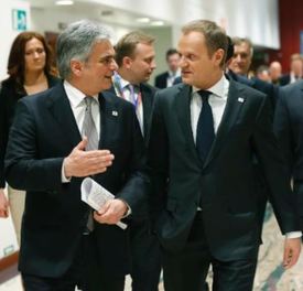 Rakouský kancléř Faymann a polský premiér Tusk.