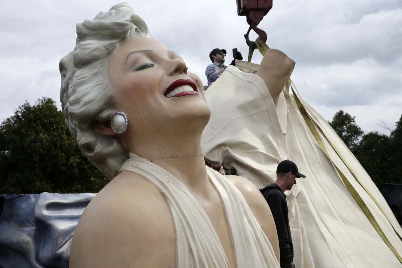 Socha Marilyn Monroe přijela do New Jersey.