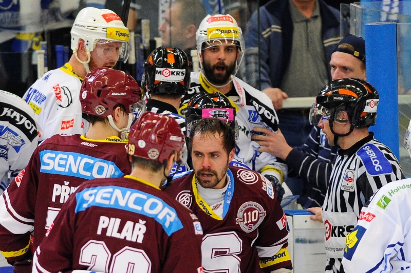 Zarostlé obličeje k play-off neodmyslitelně patří.