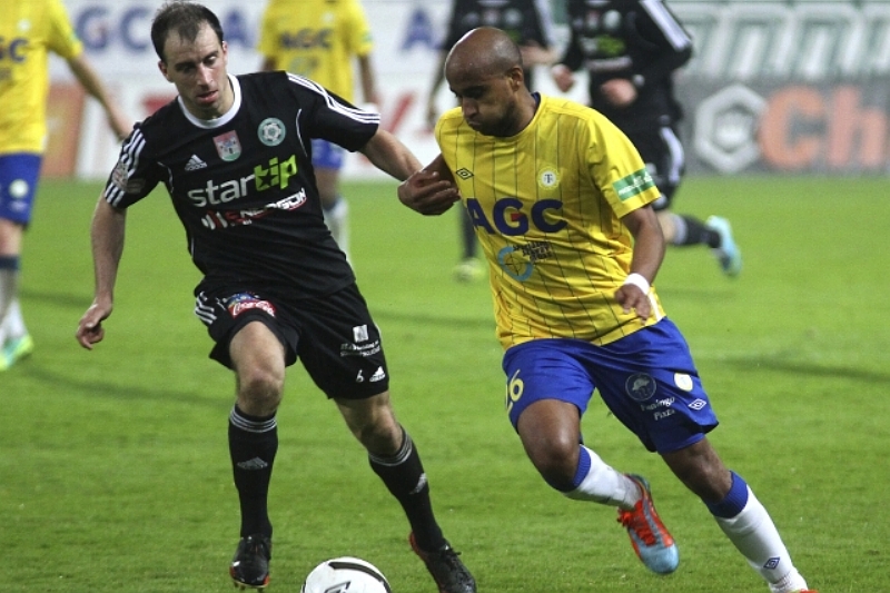 Teplický záložník Nivaldo Santos (vlevo). Teplický záložník Nivaldo Santos (vlevo).