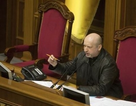 Ukrajinský prezident Turčynov slibuje separatistům na východě země beztrestnost.