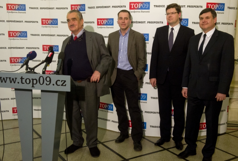 TOP 09 vykázala dva dárce s trvalým bydlištěm ve Švýcarsku. TOP 09 vykázala dva dárce s trvalým bydlištěm ve Švýcarsku.