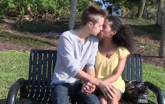 Amanda s přítelem Stuartem.