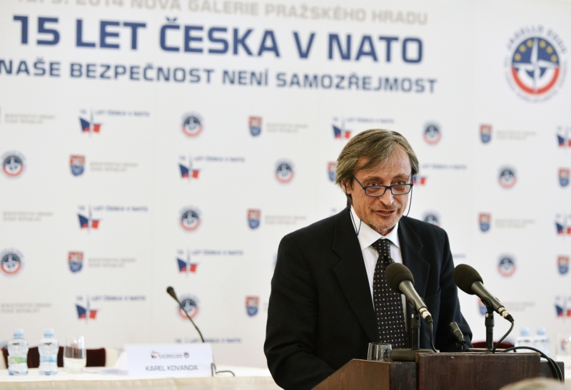 Ministr obrany Martin Stropnický. Ministr obrany Martin Stropnický.