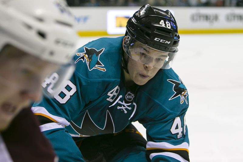 Hokejista Tomáš Hertl je opět na ledě. Hokejista Tomáš Hertl je opět na ledě.