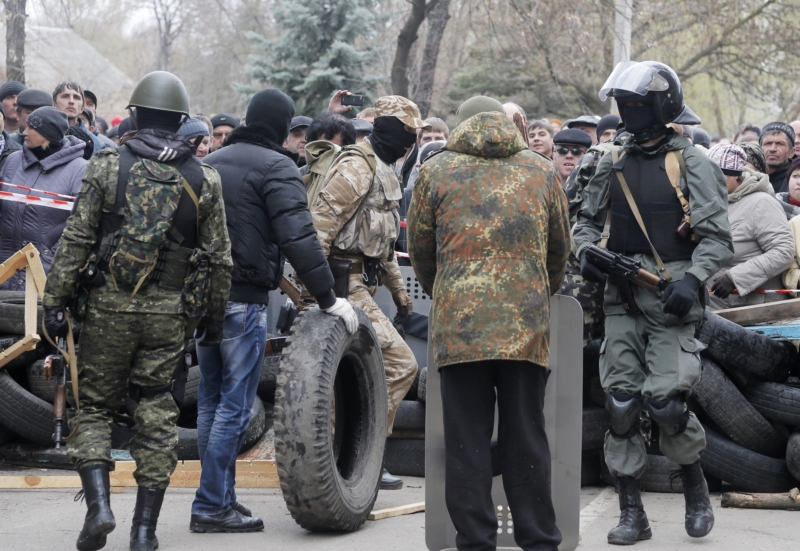 Proruští demonstranti ve městě Slavjansk.