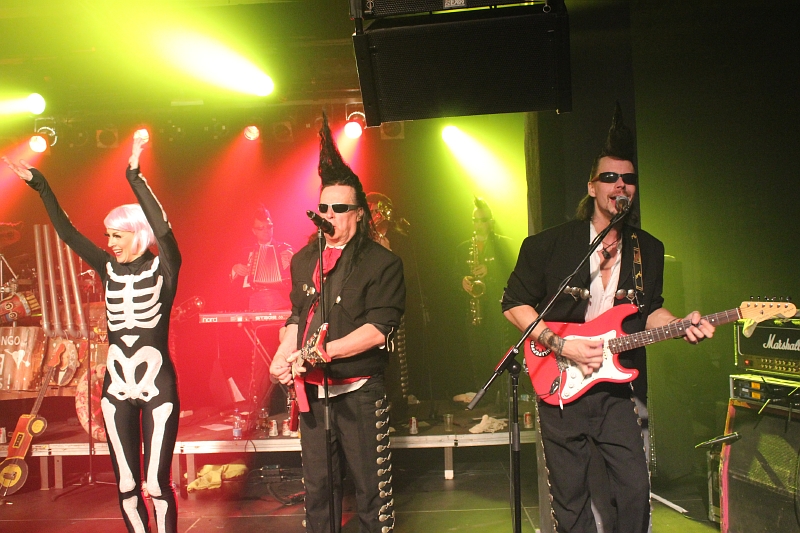 Leningrad Cowboys - rock'n'rollový kabaret. Leningrad Cowboys - rock'n'rollový kabaret.