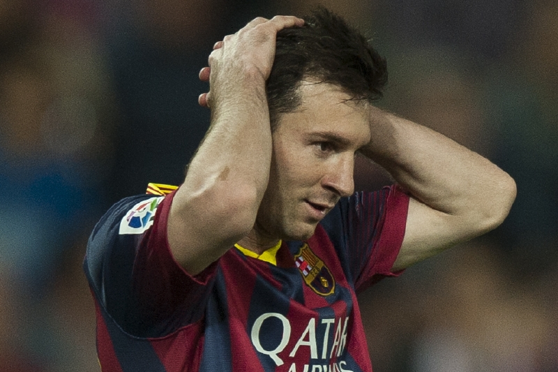 Zklamaný Messi nevěří vlastním očím.