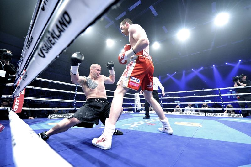 Profesionální boxer Ondřej Pála prohrál zápas v těžké váze s Britem Davidem Pricem