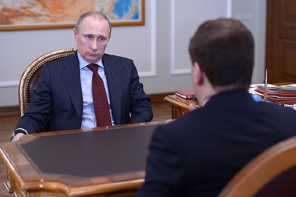 Putin (vlevo) a Medveděv - dělníci moci. Putin (vlevo) a Medveděv - dělníci moci.