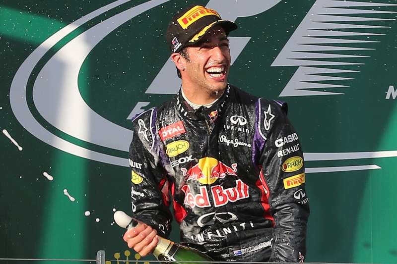 Mezinárodní automobilová federace (FIA) zamítla odvolání stáje Red Bull proti diskvalifikaci jejího pilota Daniela Ricciarda z březnové Velké ceny Austrálie. Mezinárodní automobilová federace (FIA) zamítla odvolání stáje Red Bull proti diskvalifikaci jejího pilota Daniela Ricciarda z březnové Velké ceny Austrálie.