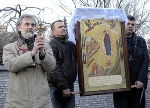 Proruští demonstranti v Luhansku.