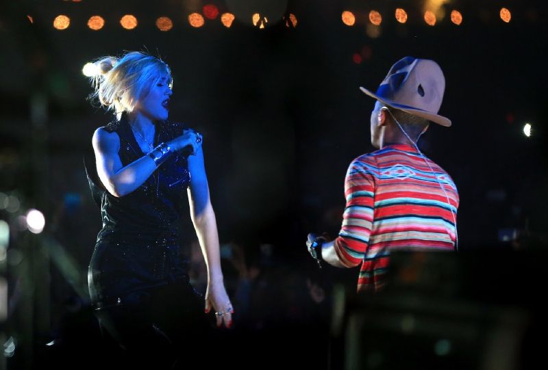 Minulý víkend to spolu rozbalili na festivalu v kalifornském Coachella Valley: Gwen Stefaniová a Pharrell Williams.