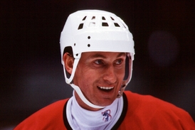 Ani slavný Wayne Gretzky to s Keenanem neměl snadné.